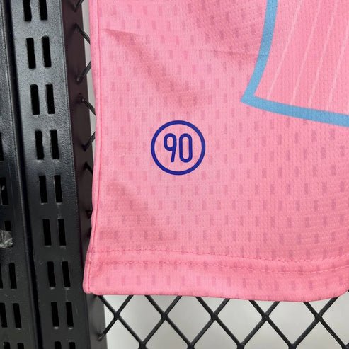 2025/2026 Barcelona Special Edition Pink Football Shirt - Image 4